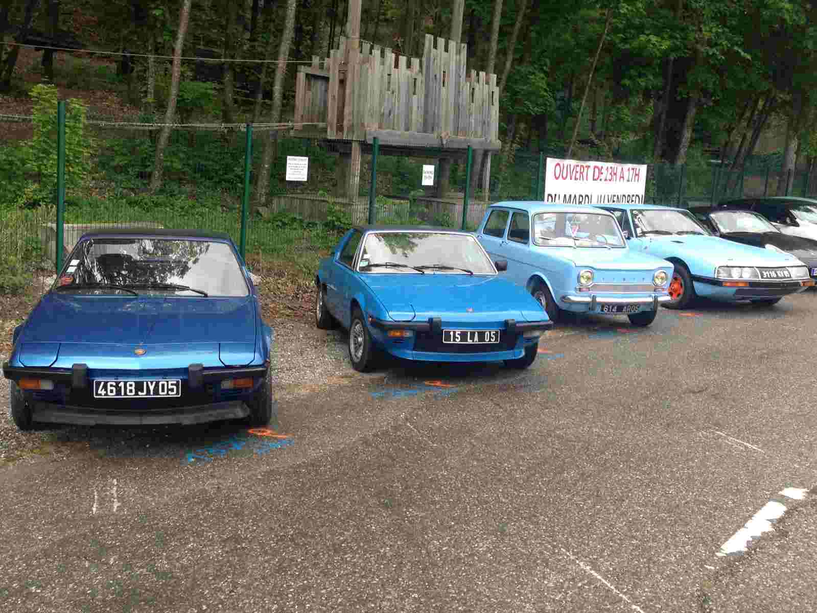 Le tacot club a participé activement a la sortie nationale FFVE du 29 Avril 2018 . Plusieurs voitures ( 5 ) du club se sont rendu sur le point de rencontre a EMBRUN Vianor … le départ du convoi a eu lieux a 9 heure vers Briancon avec une pause café a Mont Dauphin . Vers 10 h 15 nous avons traversé le village de Guillestre … Saint Clément … Chateauroux pour finalement nous immobiliser dans la rue pietonne d ' Embrun …. Cet arrét a favorisé largement les discutions entre passionés de voitures anciennes et passants ….. Enfin le parc fermé a CROTS , apéritif offert par les Vieilles Joyeuses …. Repas au restaurant des Crots ou pic-nic .